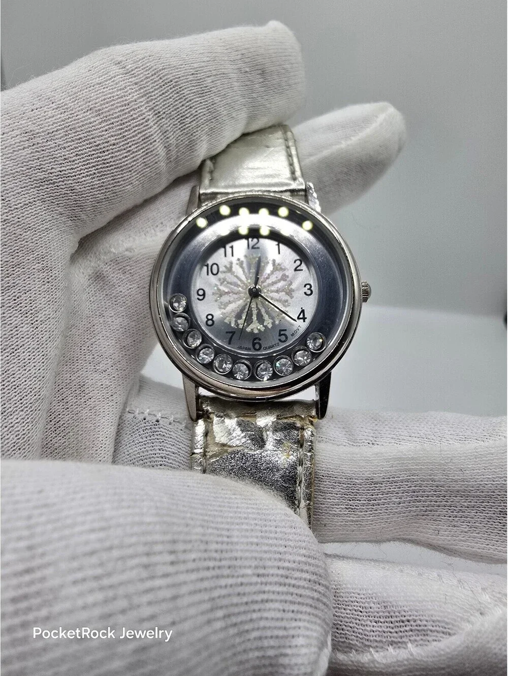 Women’s Quartz Analog Watch Silver Dial Crystal Silver Leather Strap